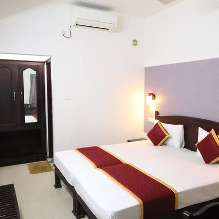 Shanthi Residency Pathanāmthitta Екстериор снимка