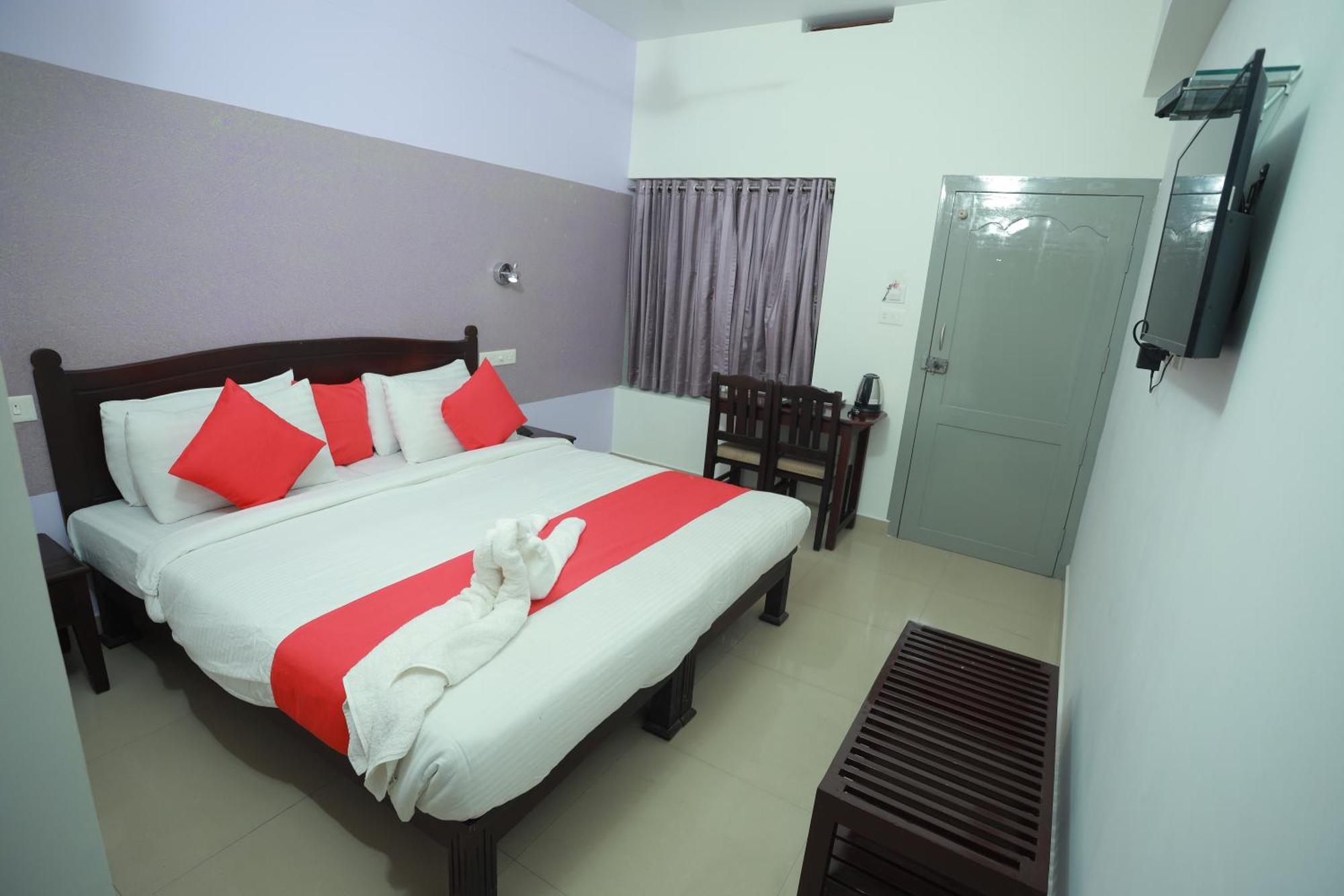 Shanthi Residency Pathanāmthitta Екстериор снимка
