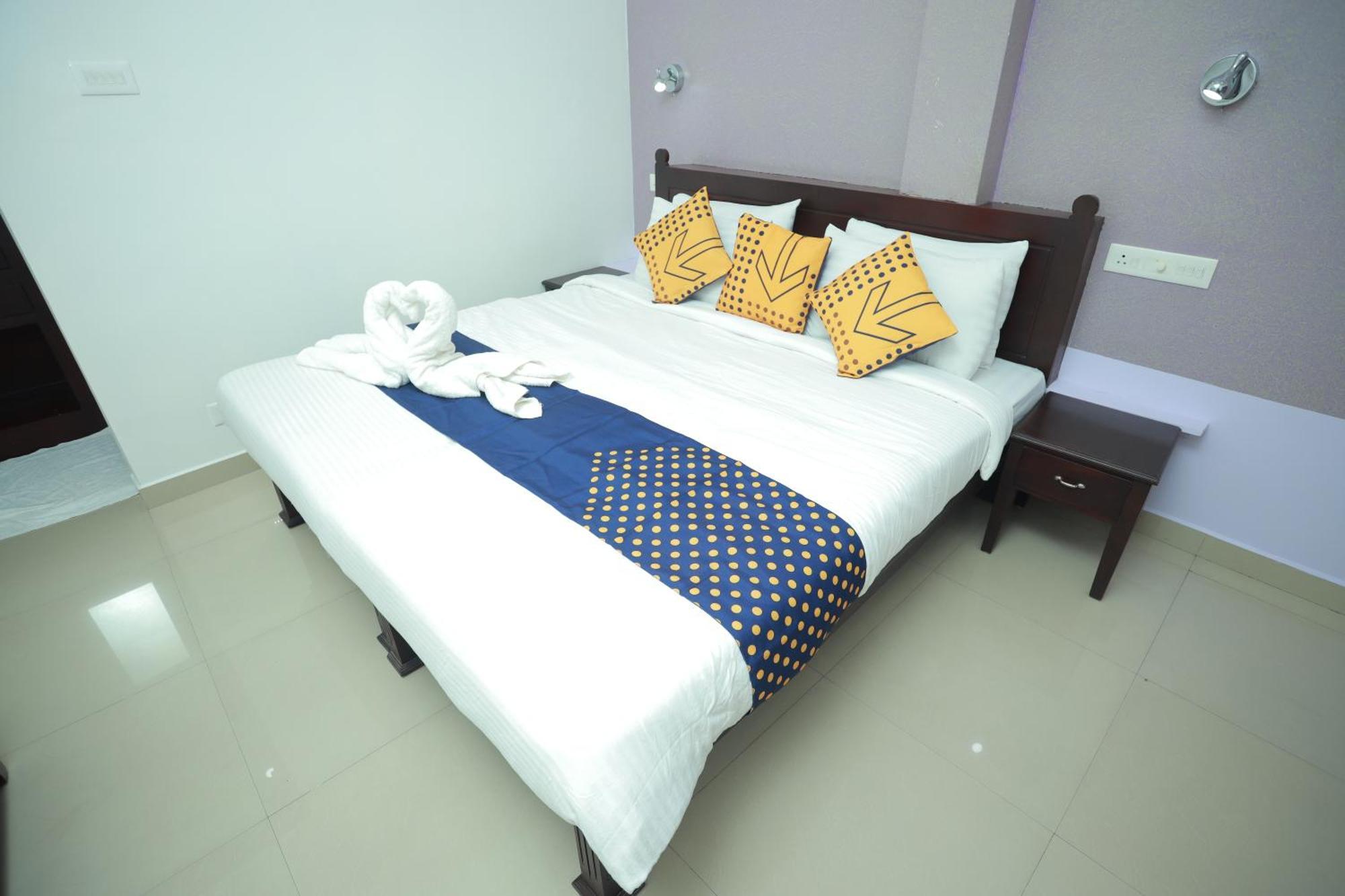 Shanthi Residency Pathanāmthitta Екстериор снимка