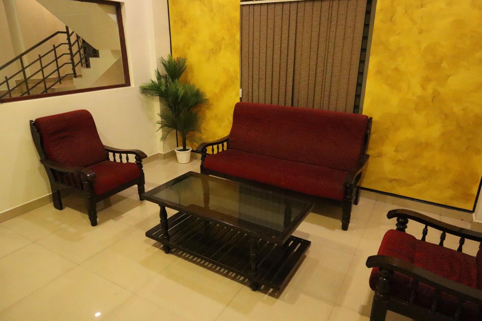 Shanthi Residency Pathanāmthitta Екстериор снимка