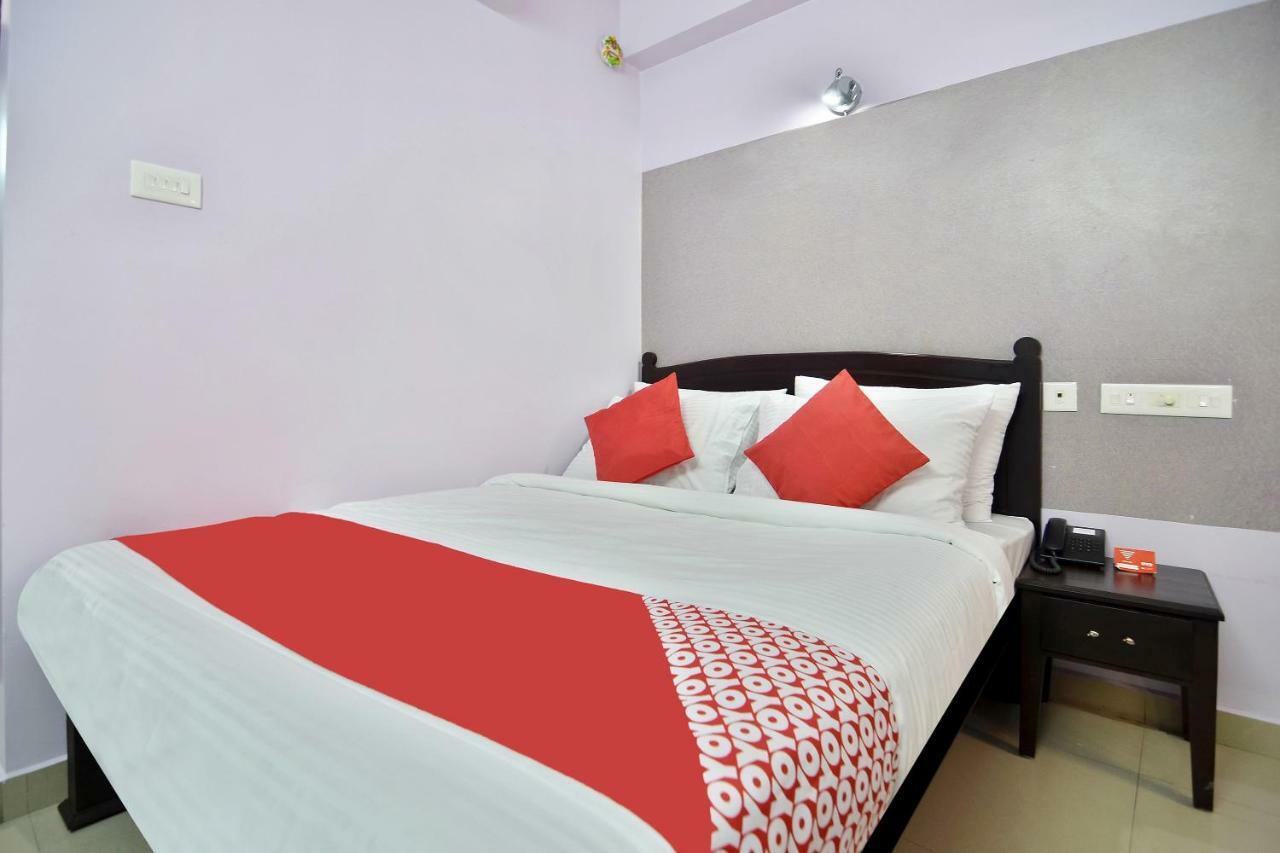 Shanthi Residency Pathanāmthitta Екстериор снимка