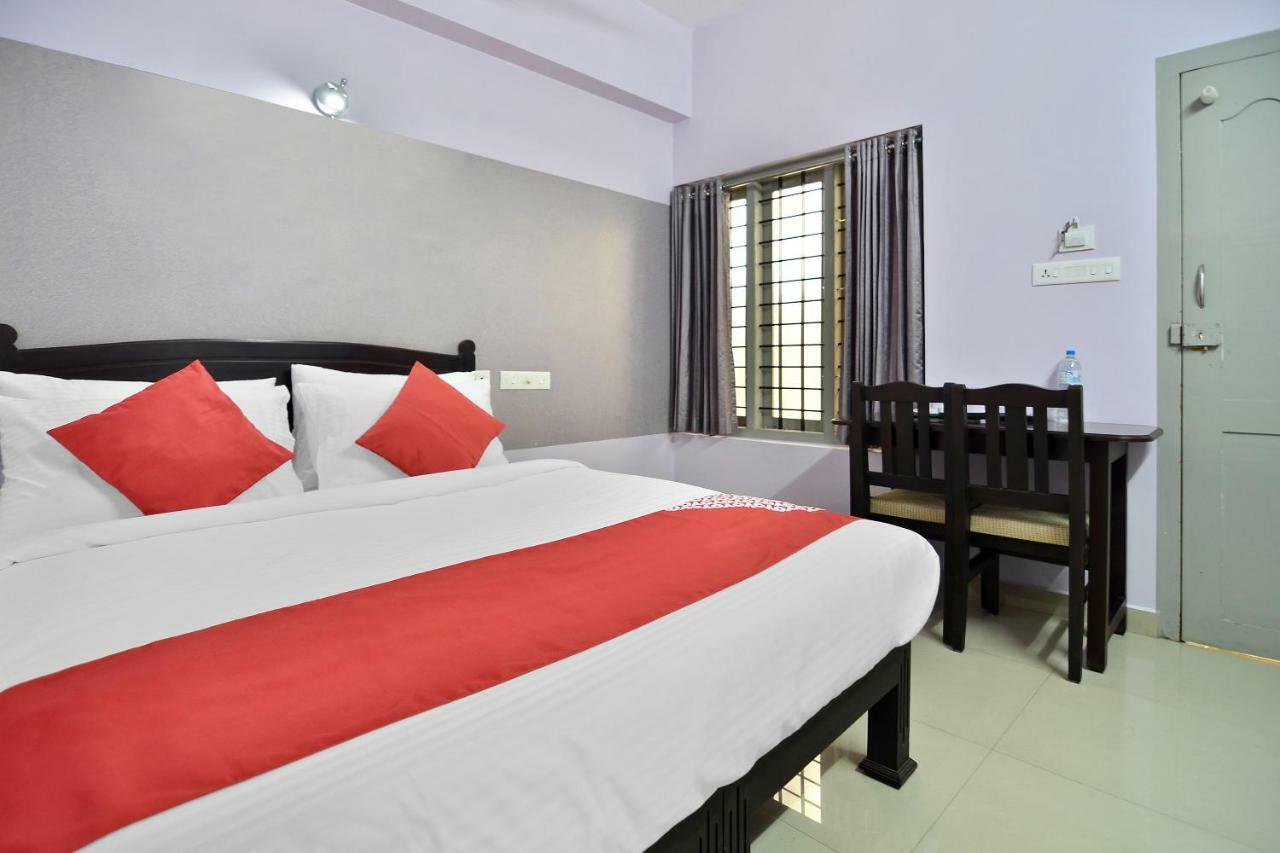 Shanthi Residency Pathanāmthitta Екстериор снимка