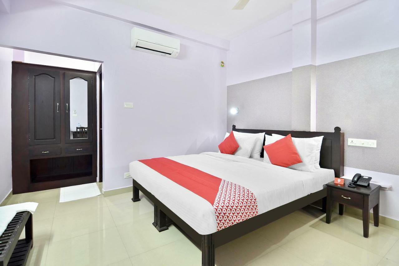Shanthi Residency Pathanāmthitta Екстериор снимка
