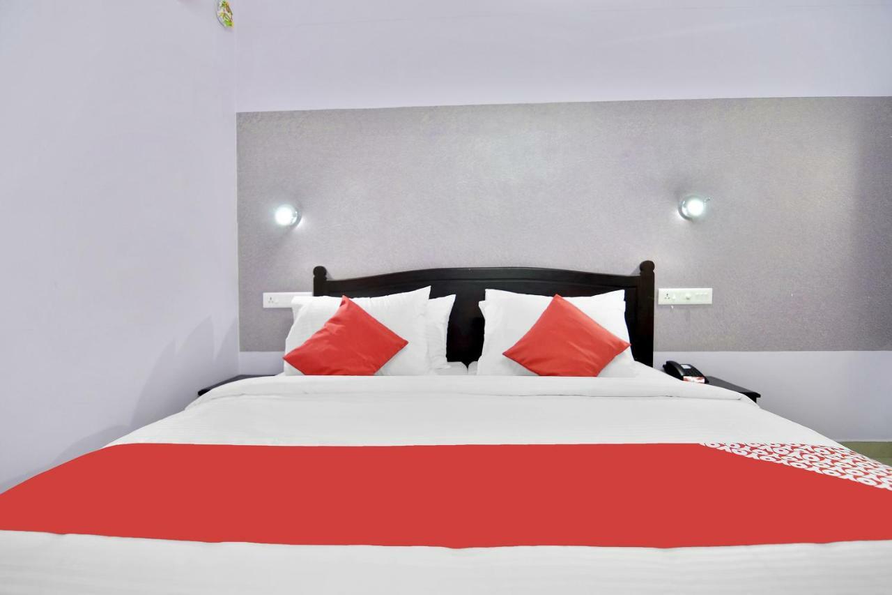 Shanthi Residency Pathanāmthitta Екстериор снимка