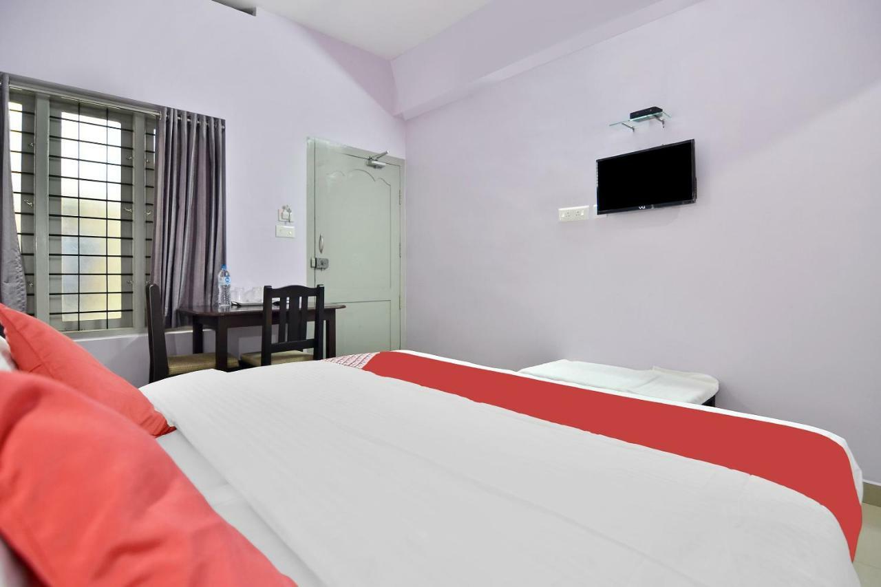 Shanthi Residency Pathanāmthitta Екстериор снимка