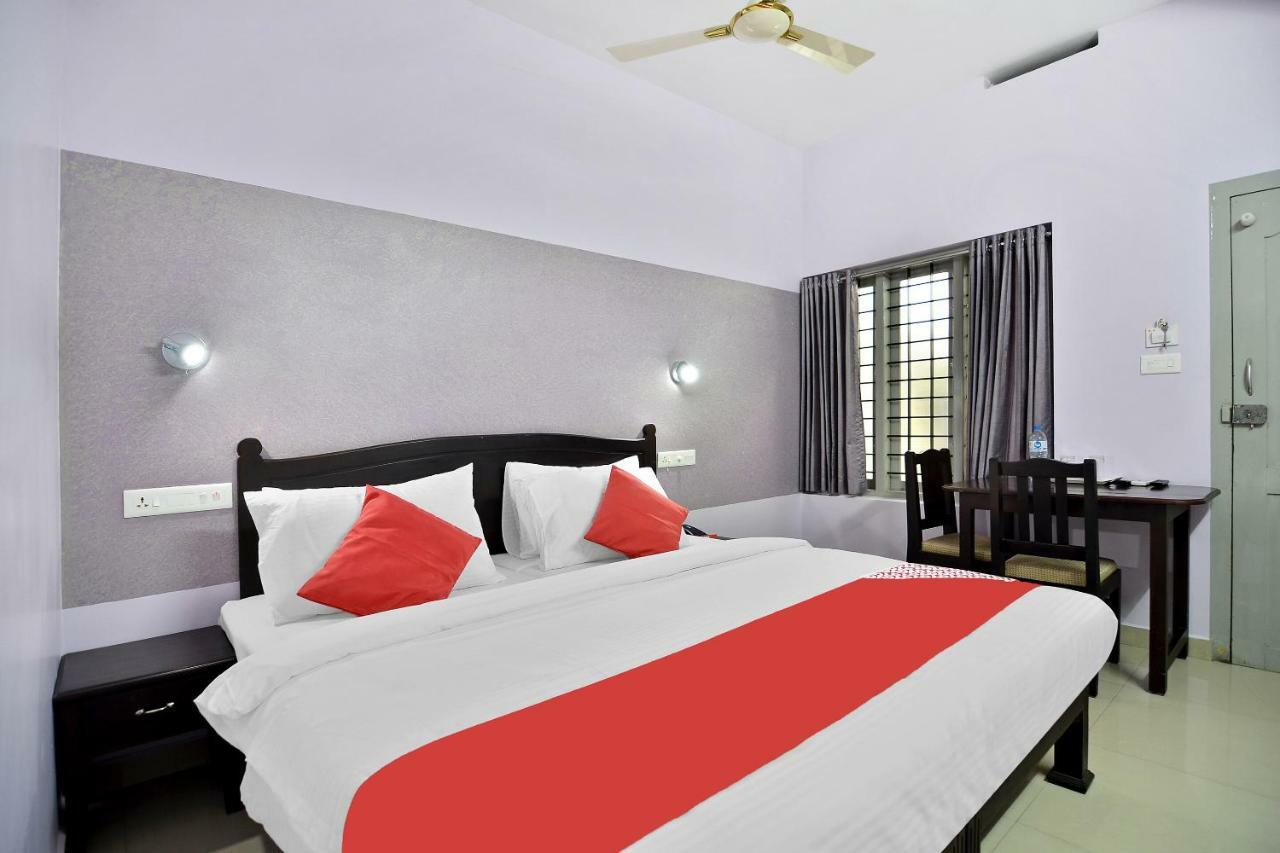 Shanthi Residency Pathanāmthitta Екстериор снимка